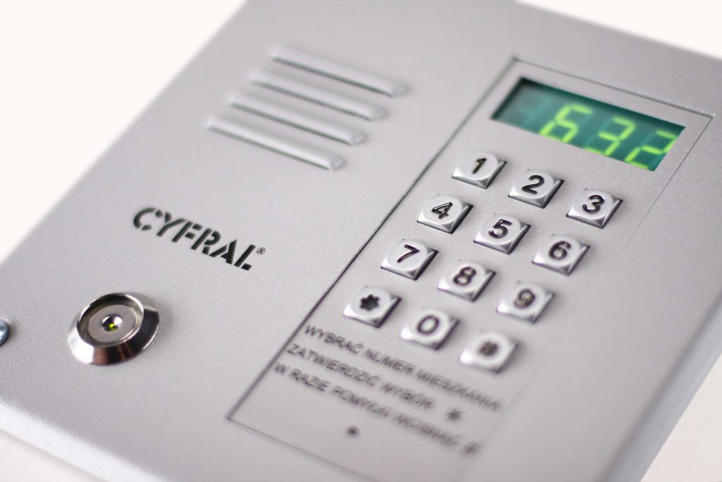 montaż wideodomofonu Vidos